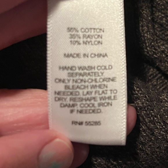 Express V-neck sweater size S - Picture 4 of 4